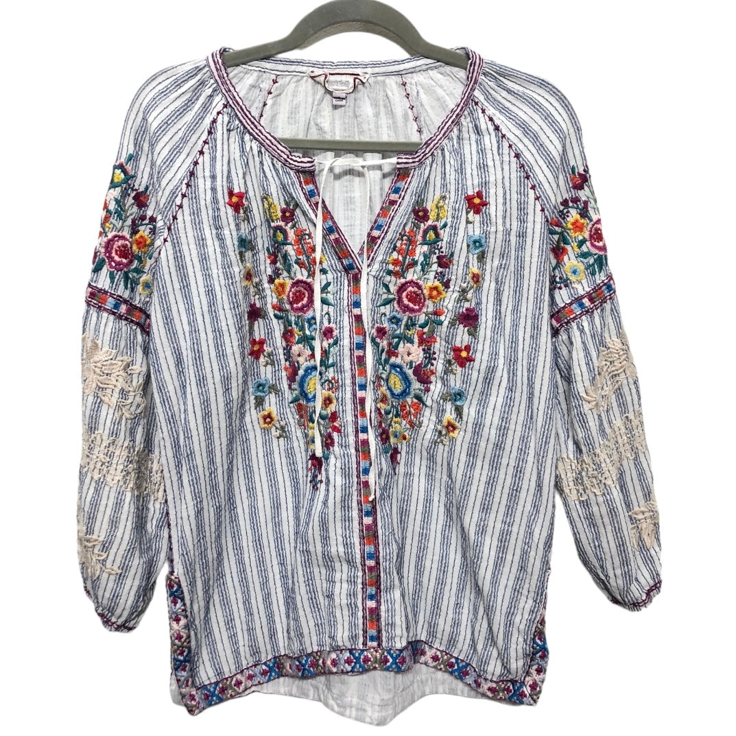 Top Long Sleeve By Johnny Was In Blue & White, Size: S