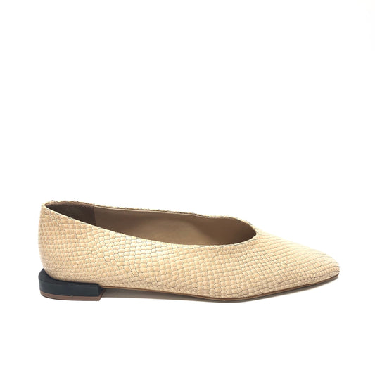 Shoes Flats By Saks Fifth Avenue In Cream, Size: 8