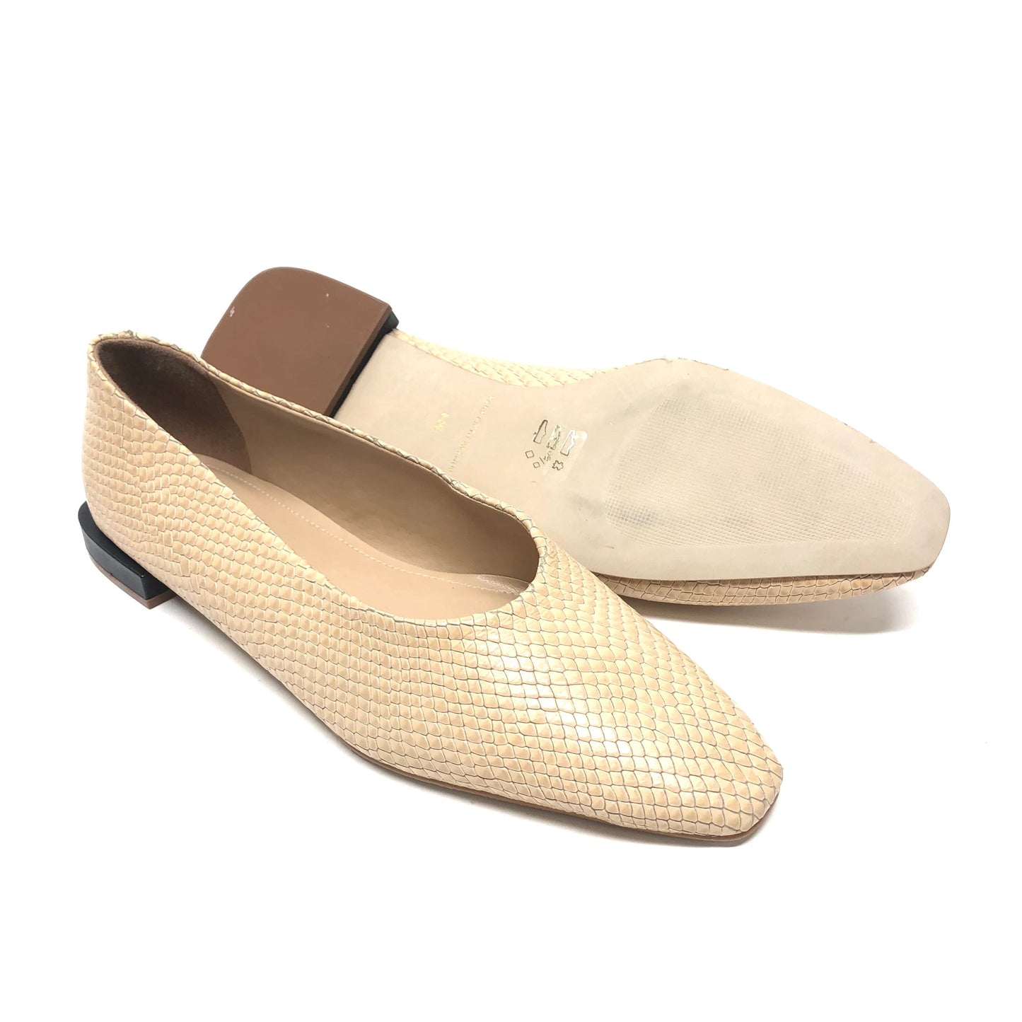 Shoes Flats By Saks Fifth Avenue In Cream, Size: 8