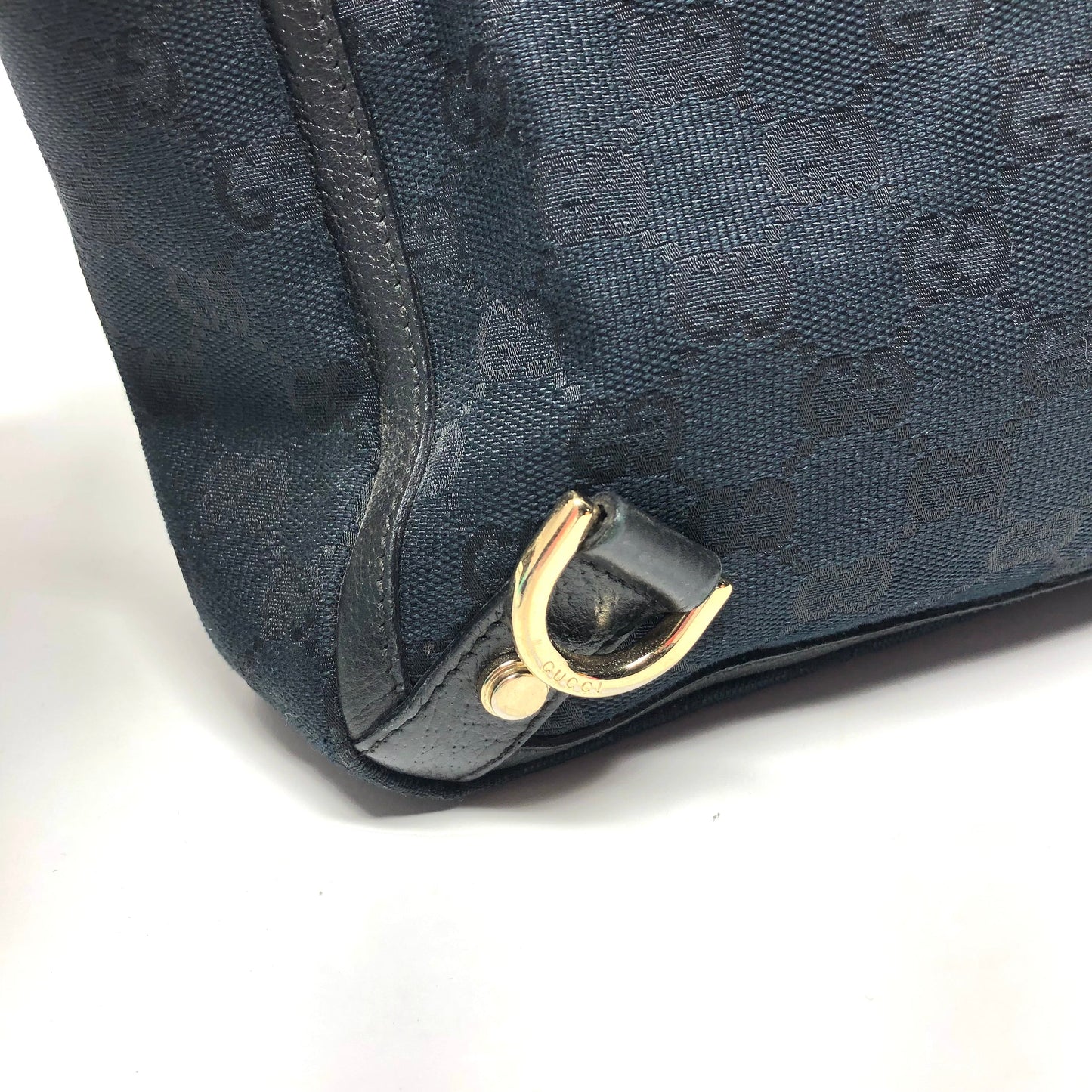 Handbag Luxury Designer By Gucci, Size: Medium