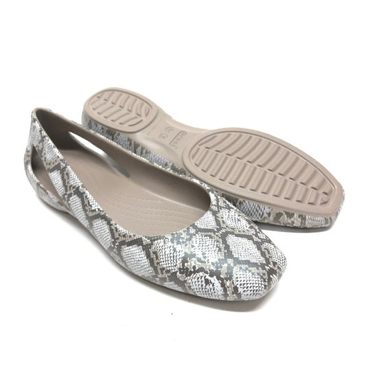 Snakeskin Print Shoes Flats Crocs, Size 9