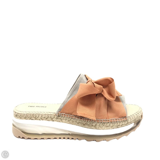 Sandals Flats By Dolce Vita In Gold, Size: 9.5