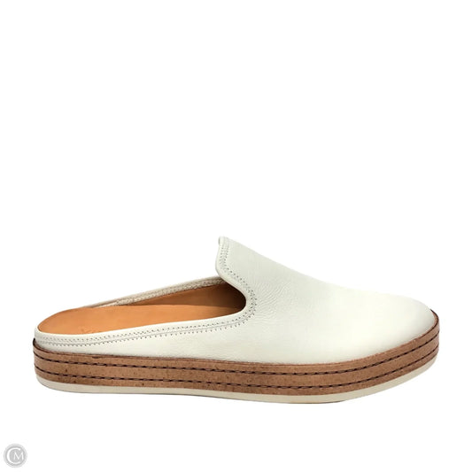 Shoes Flats By Vince In White, Size: 7.5