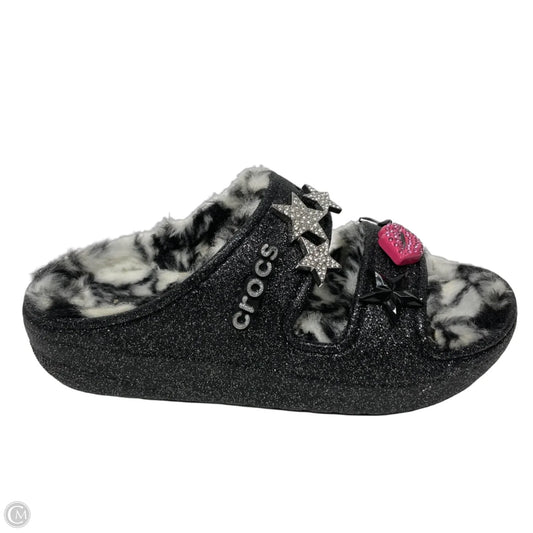Sandals Flats By Crocs In Black, Size: 7