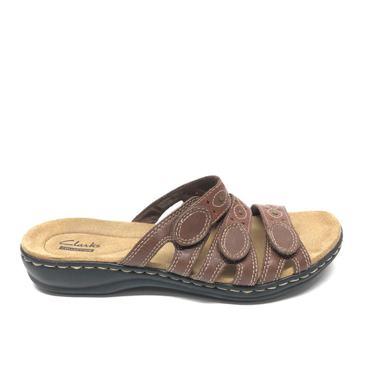 Brown Sandals Flats Clarks, Size 8