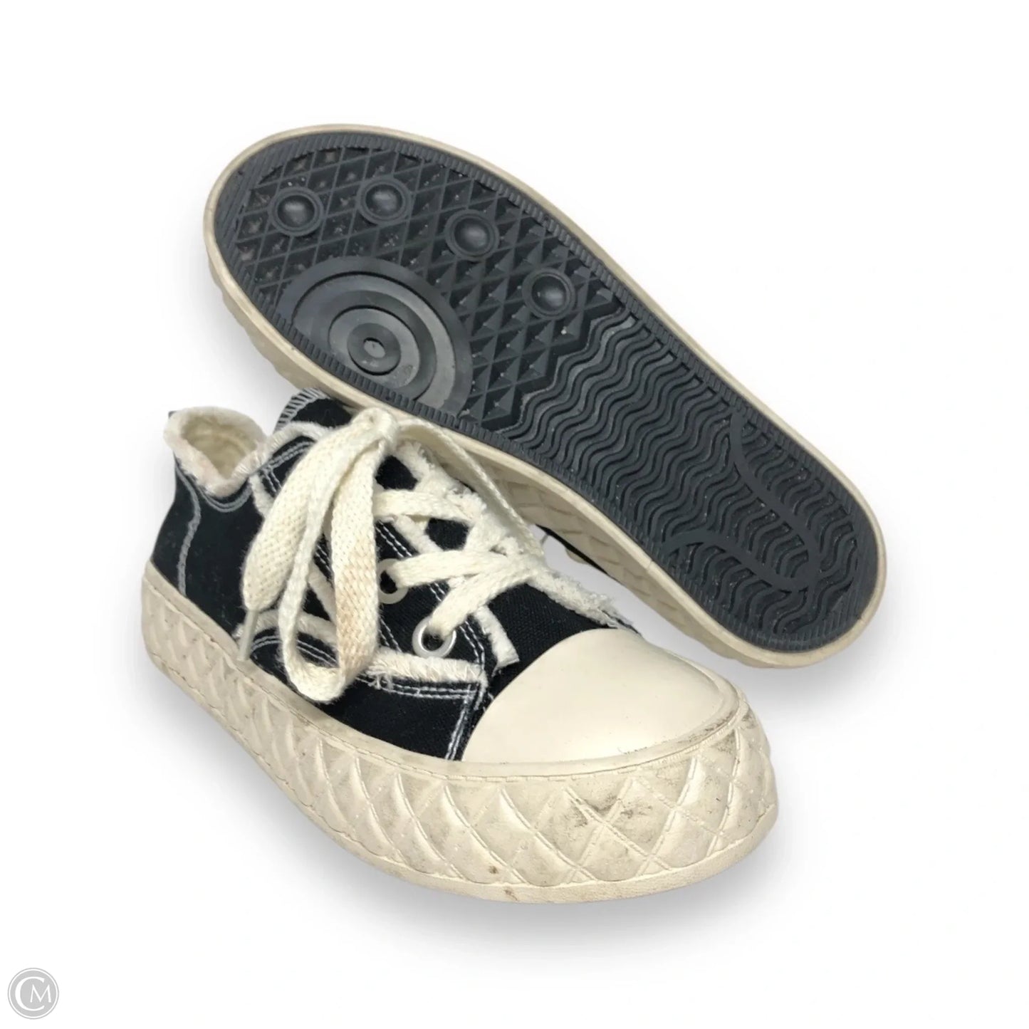 Shoes Sneakers By Clothes Mentor In Black & White, Size: 8