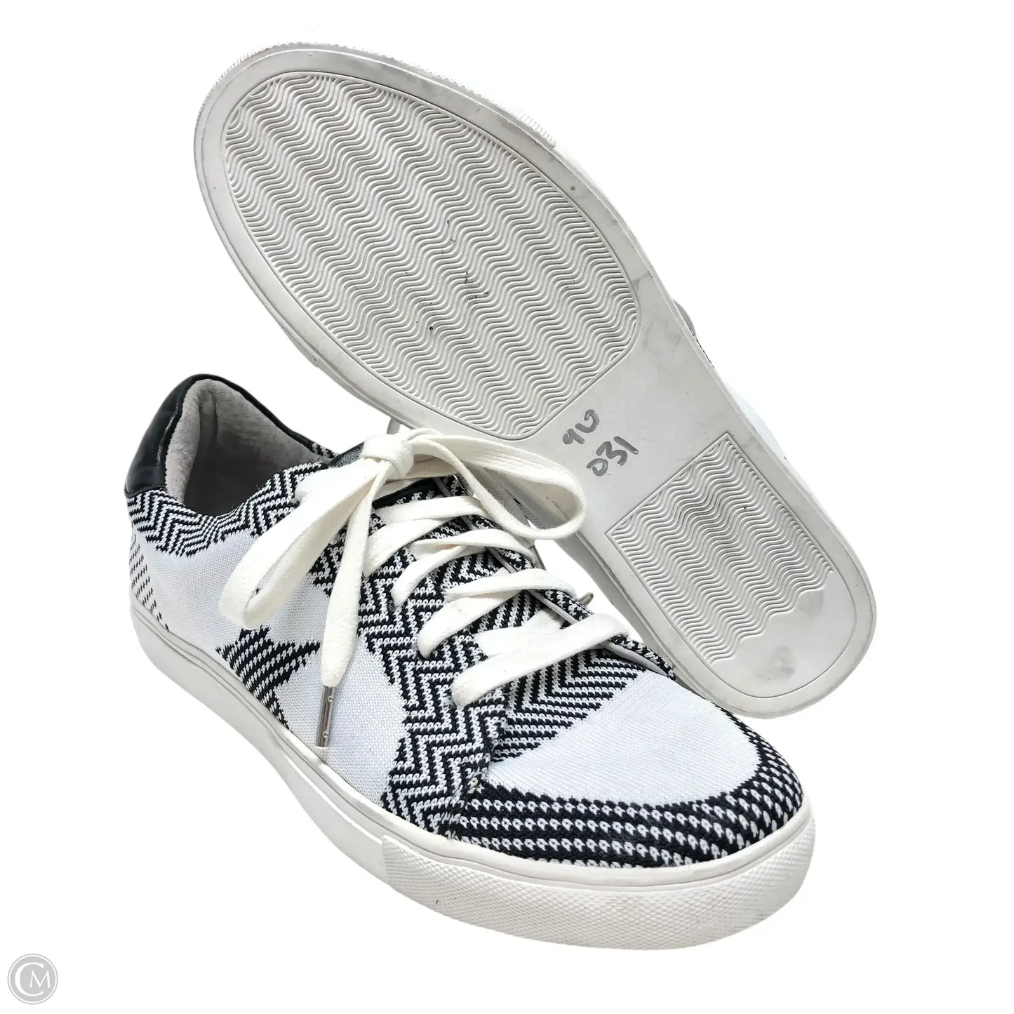 Shoes Athletic By Cma In Black & White, Size: 6.5