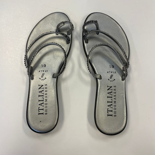 Sandals Flats By Italian Shoemakers In Silver, Size: 6.5