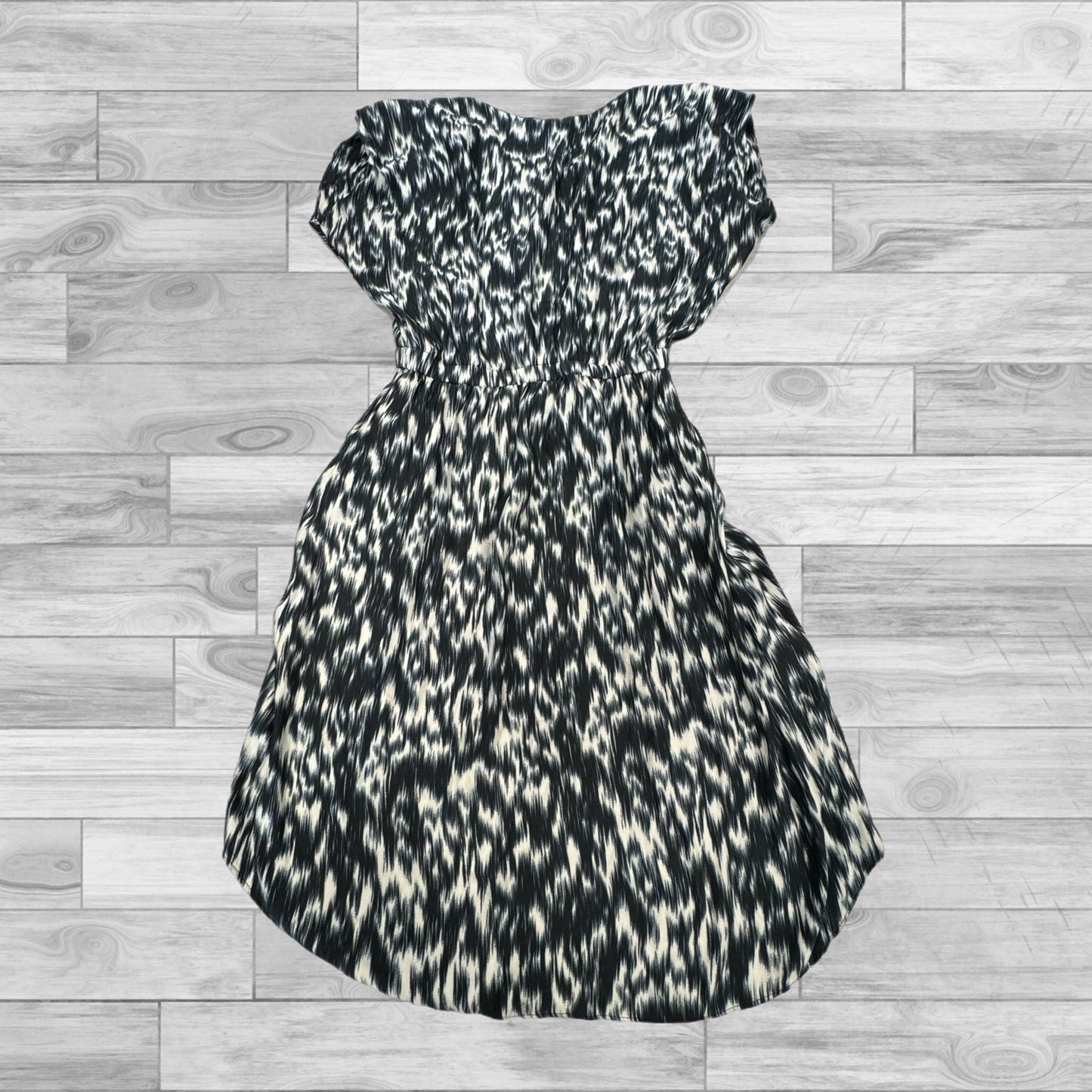 Dress Casual Short By Express In Black & White, Size: S