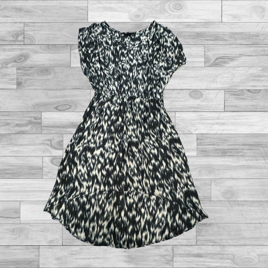 Dress Casual Short By Express In Black & White, Size: S