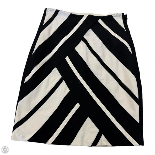 Skirt Mini & Short By White House Black Market In Black & White, Size: 2