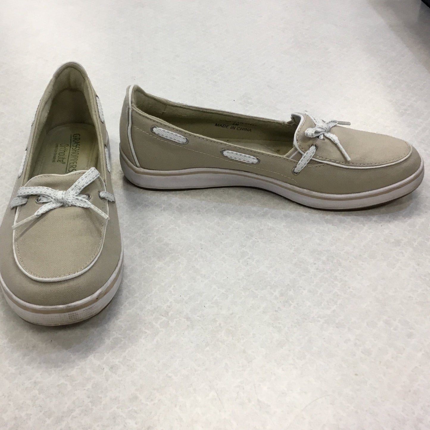 Shoes Flats By Grasshoppers In Cream, Size: 5