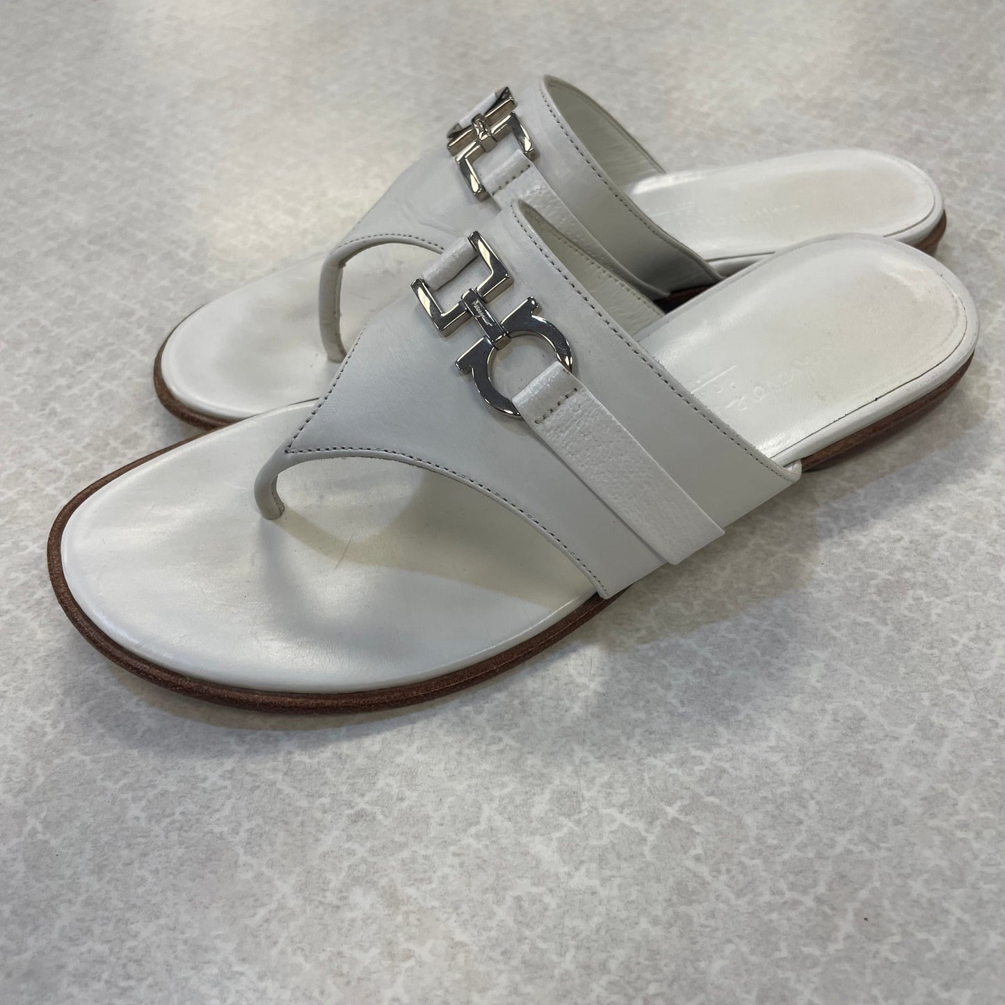 Sandals Flats By Ferragamo In White, Size: 5