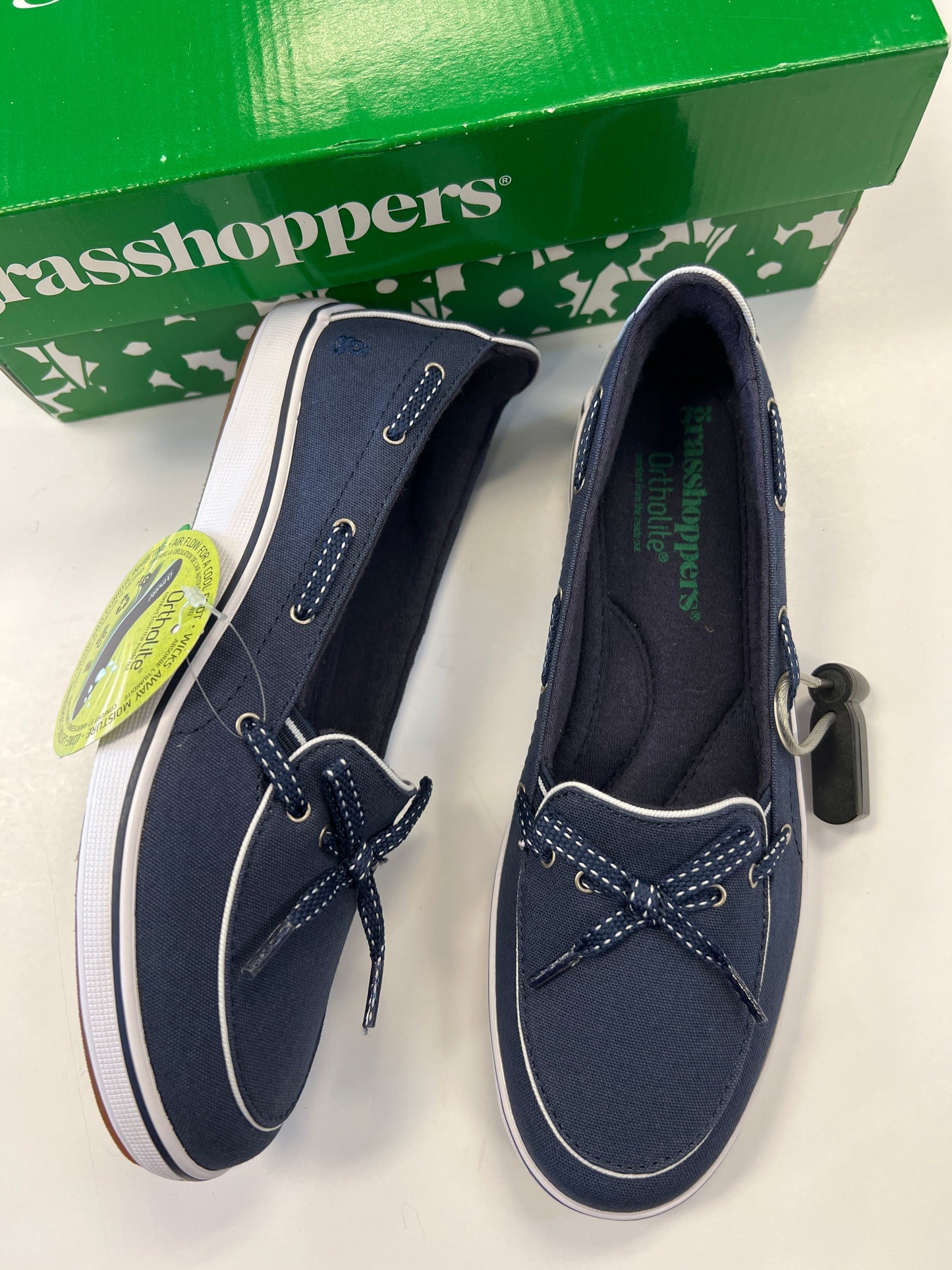 Shoes Sneakers By Grasshoppers  Size: 5