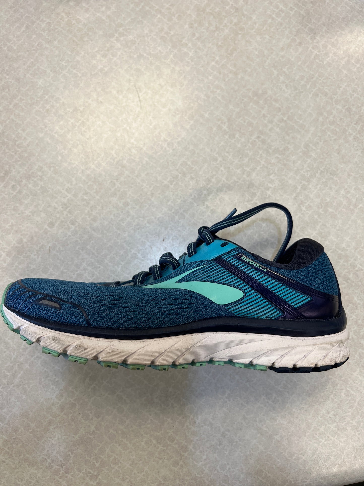 Shoes Sneakers By Brooks In Blue, Size: 7