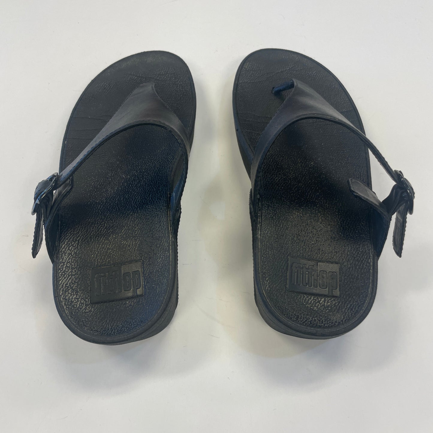 Sandals Flats By Fitflop In Black, Size: 6