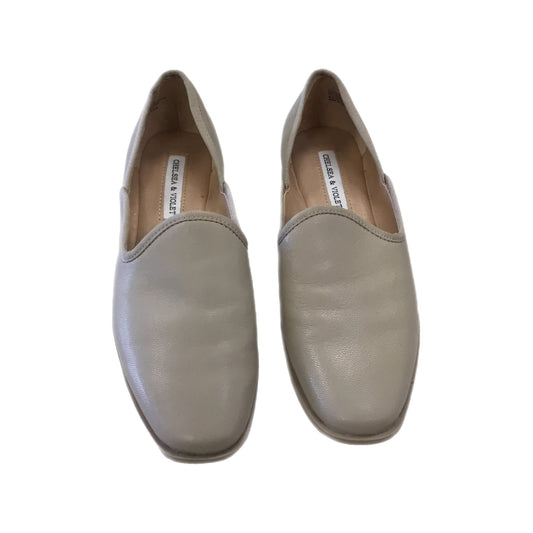 Shoes Flats By Chelsea And Violet In Tan, Size: 7.5