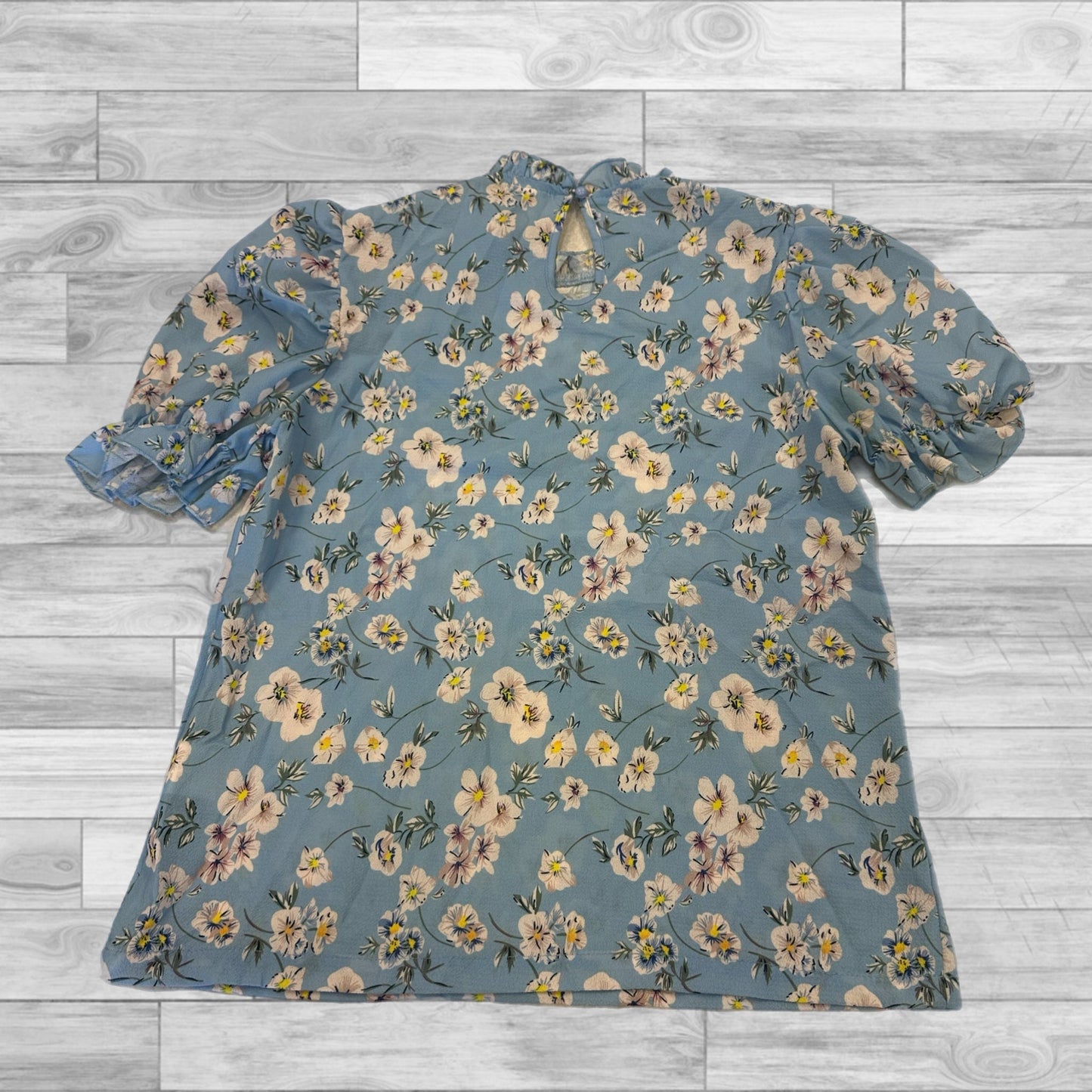 Top Short Sleeve By Clothes Mentor In Baby Blue, Size: Xs