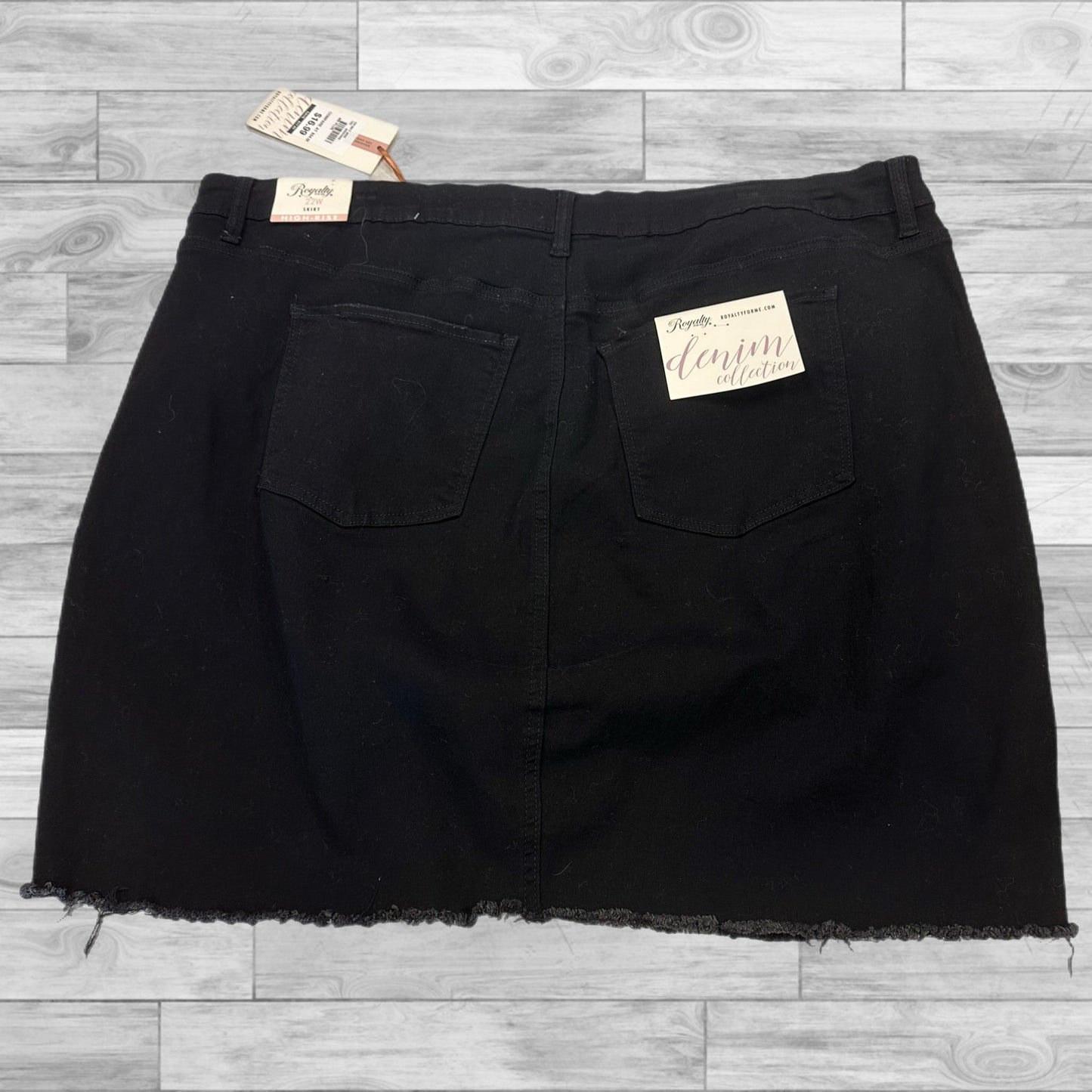 Skirt Mini & Short By Royalty In Black, Size: 22