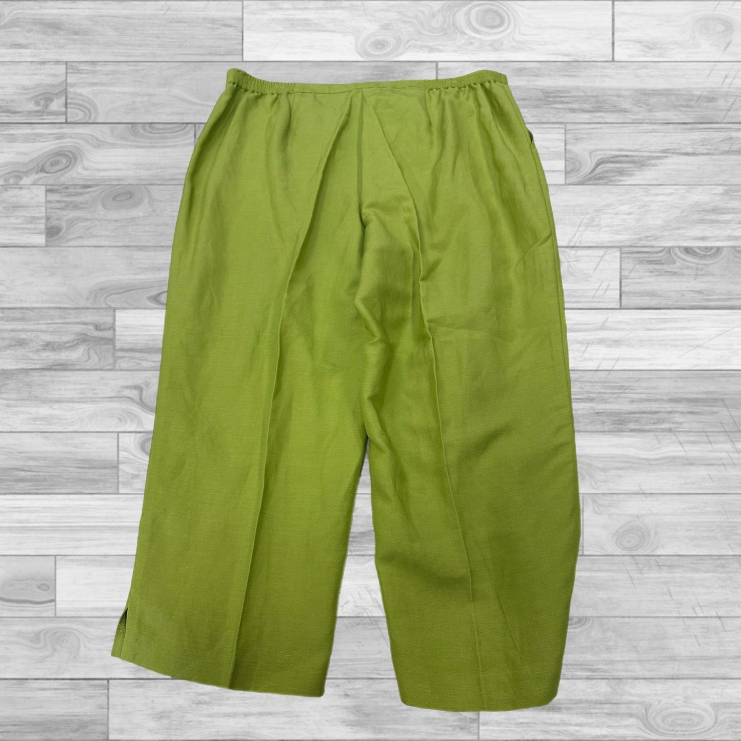 Pants Cropped By Ruby Rd In Green, Size: 18