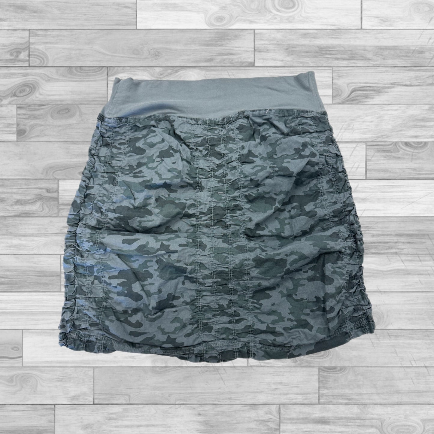 Skirt Mini & Short By Clothes Mentor In Camouflage Print, Size: S