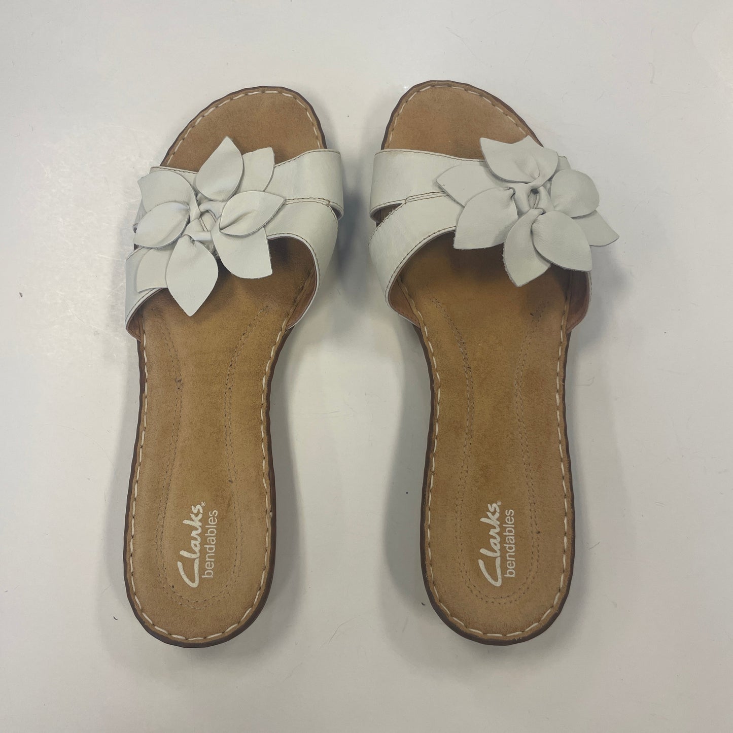 Shoes Flats By Clarks In White, Size: 11