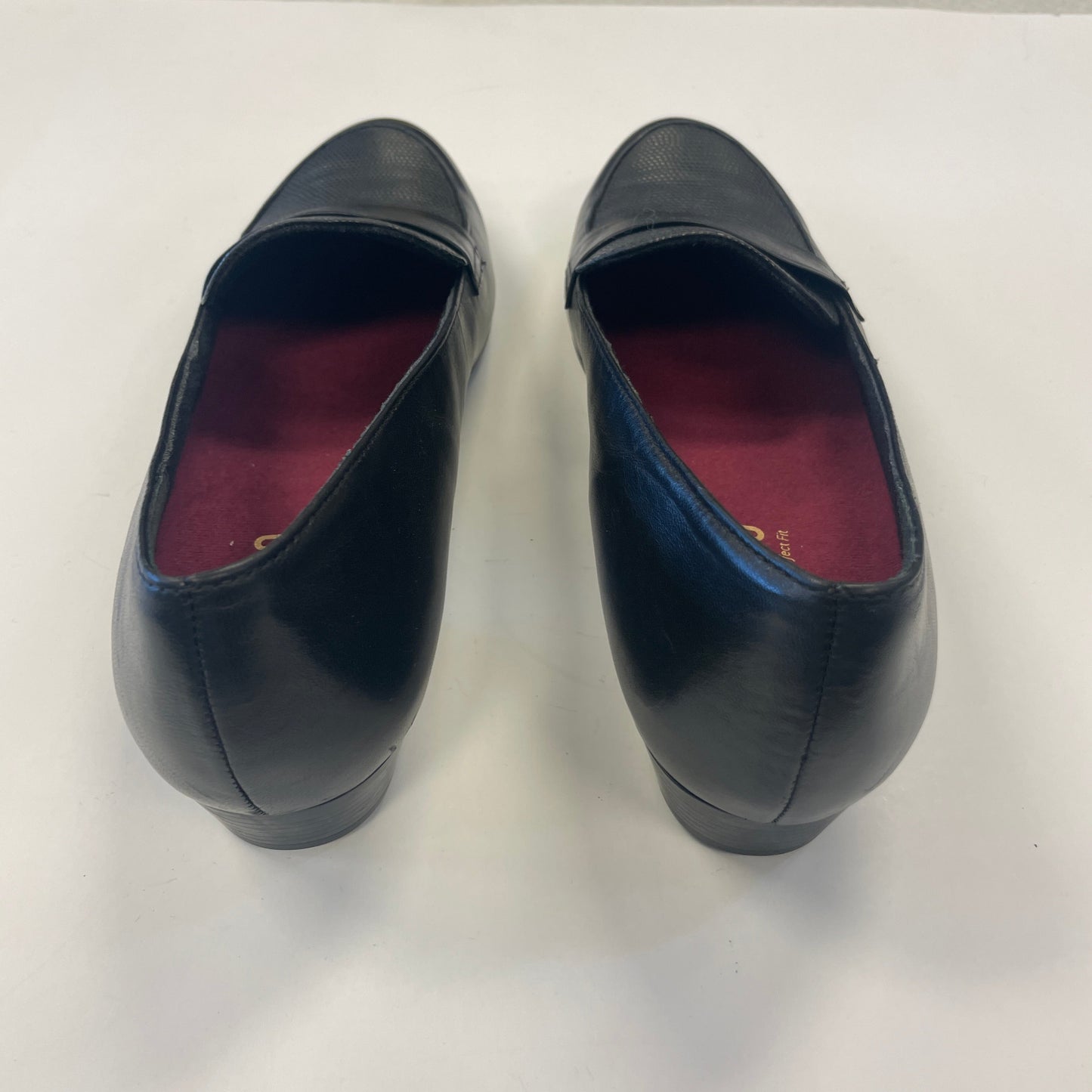 Shoes Flats By Munro In Black, Size: 11