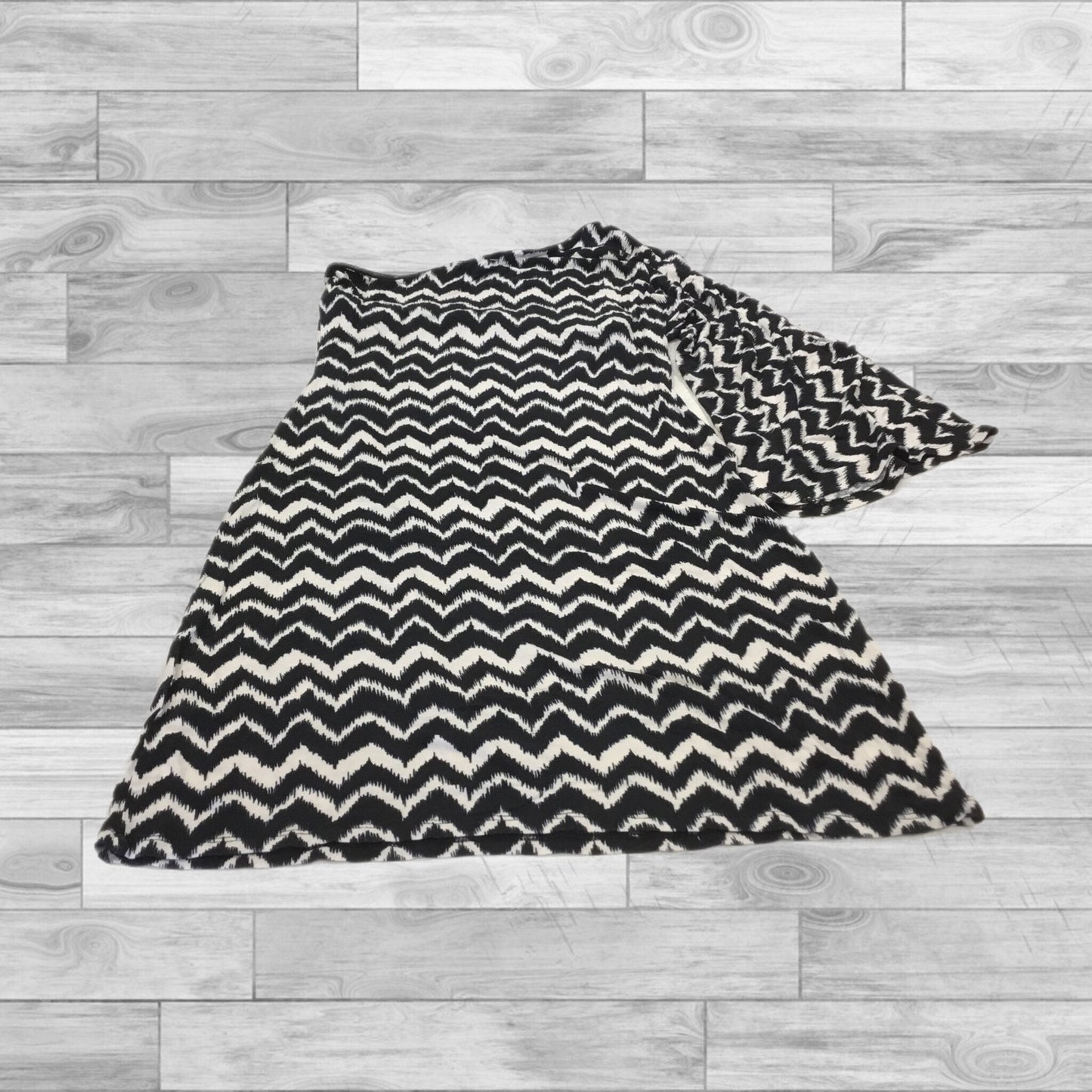 Dress Casual Short By Inc  Size: S