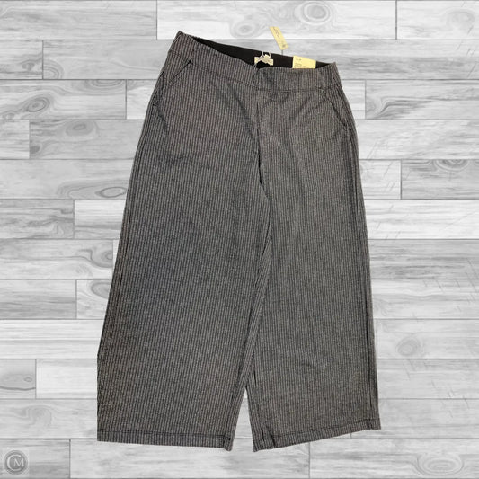 Capris By Max Studio In Grey, Size: Lp