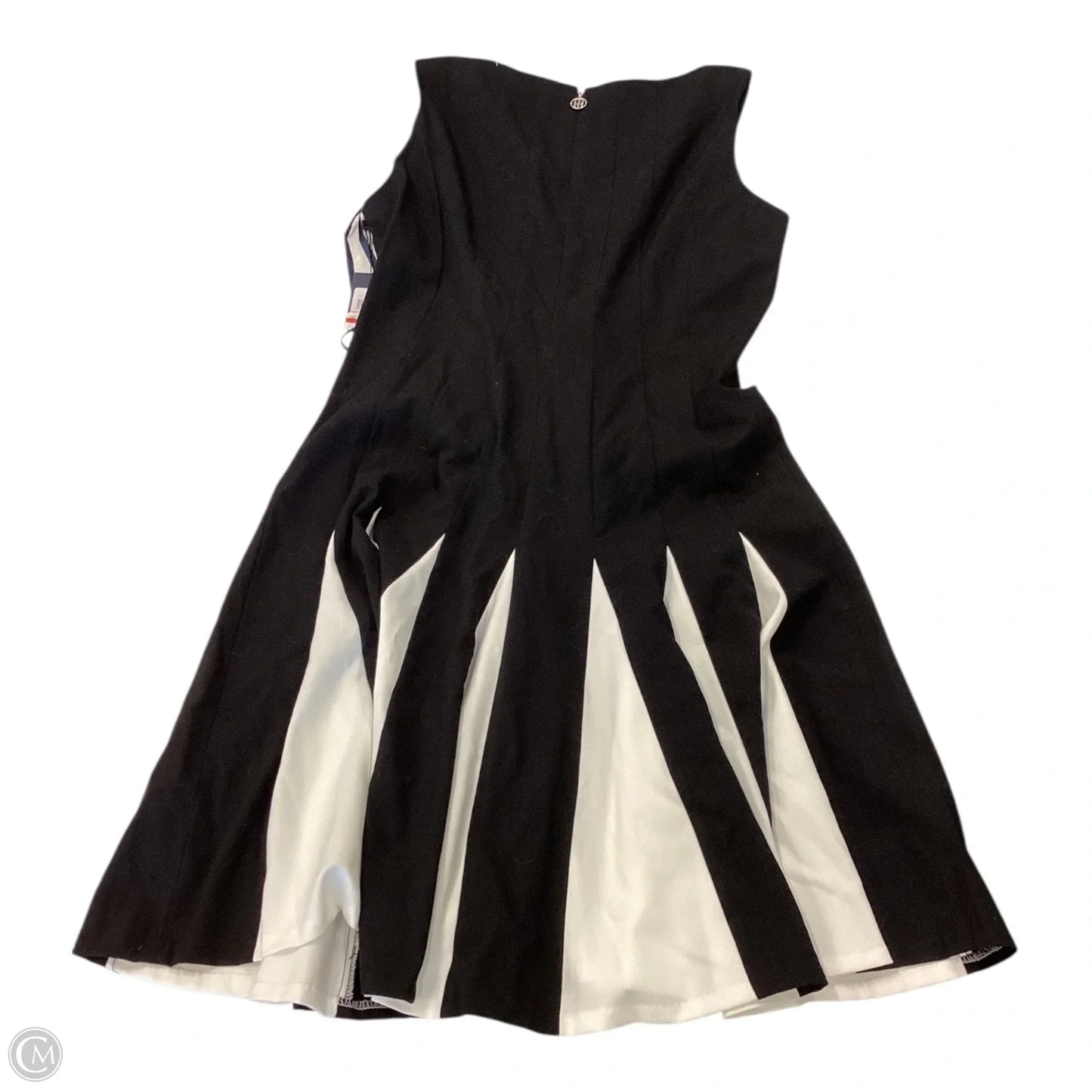 Dress Casual Short By Tommy Hilfiger In Black & White, Size: 10