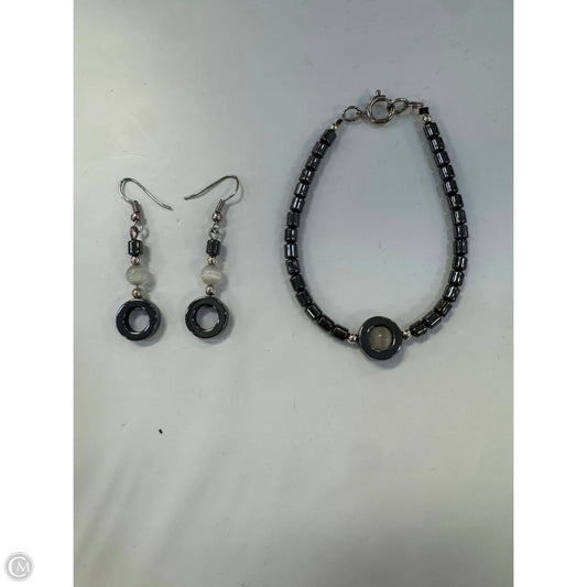 Bracelet Beaded By Clothes Mentor, Size: 02 Piece Set