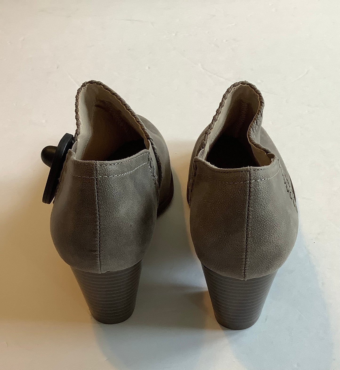 Boots Ankle Heels By Clothes Mentor In Grey, Size: 9.5