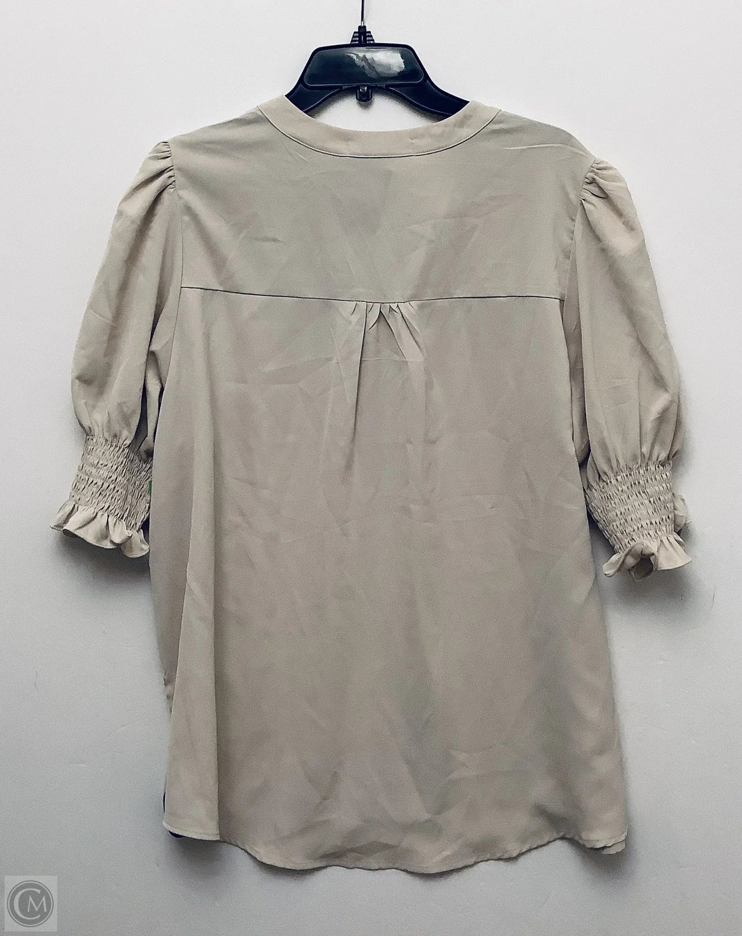 Top Short Sleeve By Clothes Mentor In Cream, Size: 0x