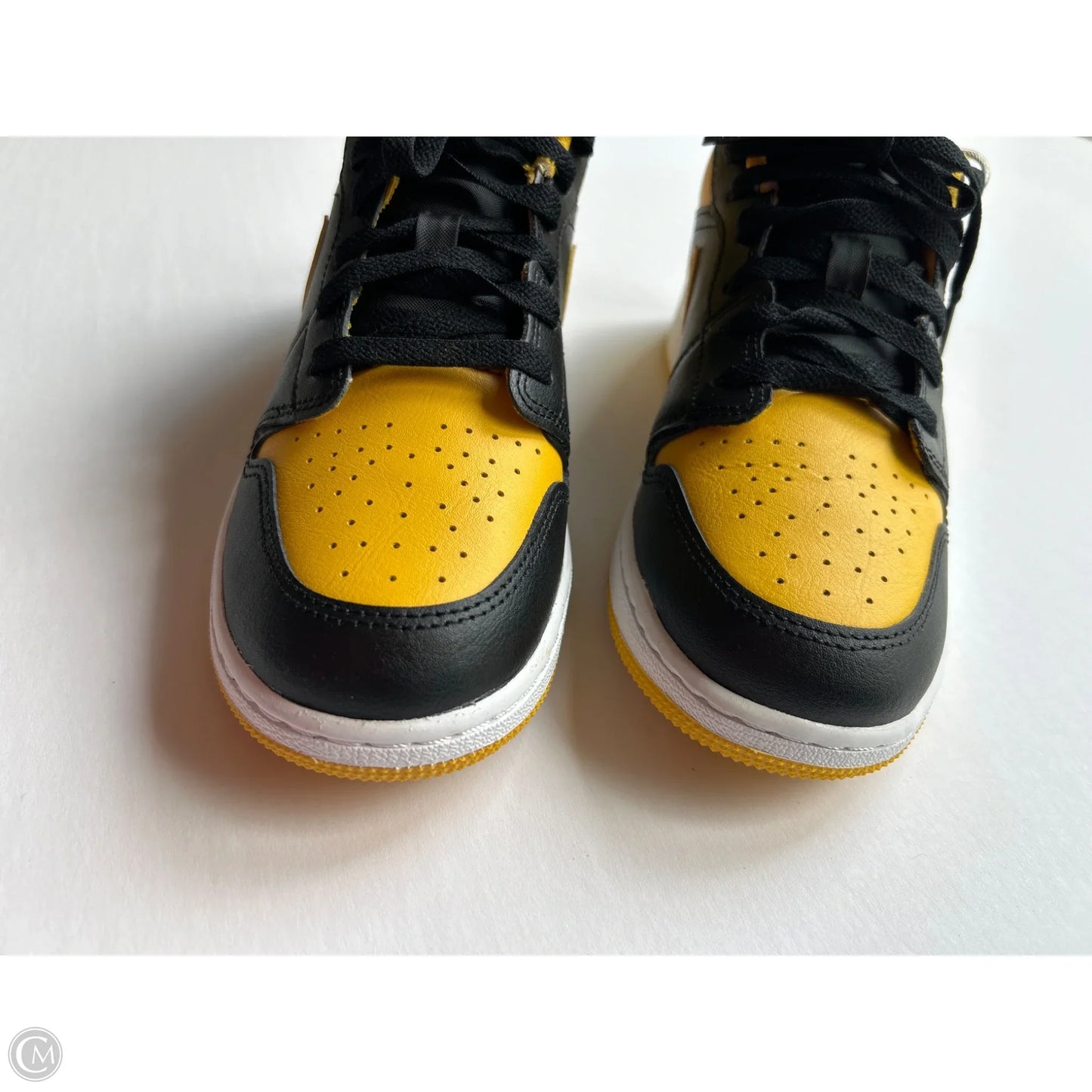 Shoes Luxury Designer By Jordan In Yellow, Size: 7.5