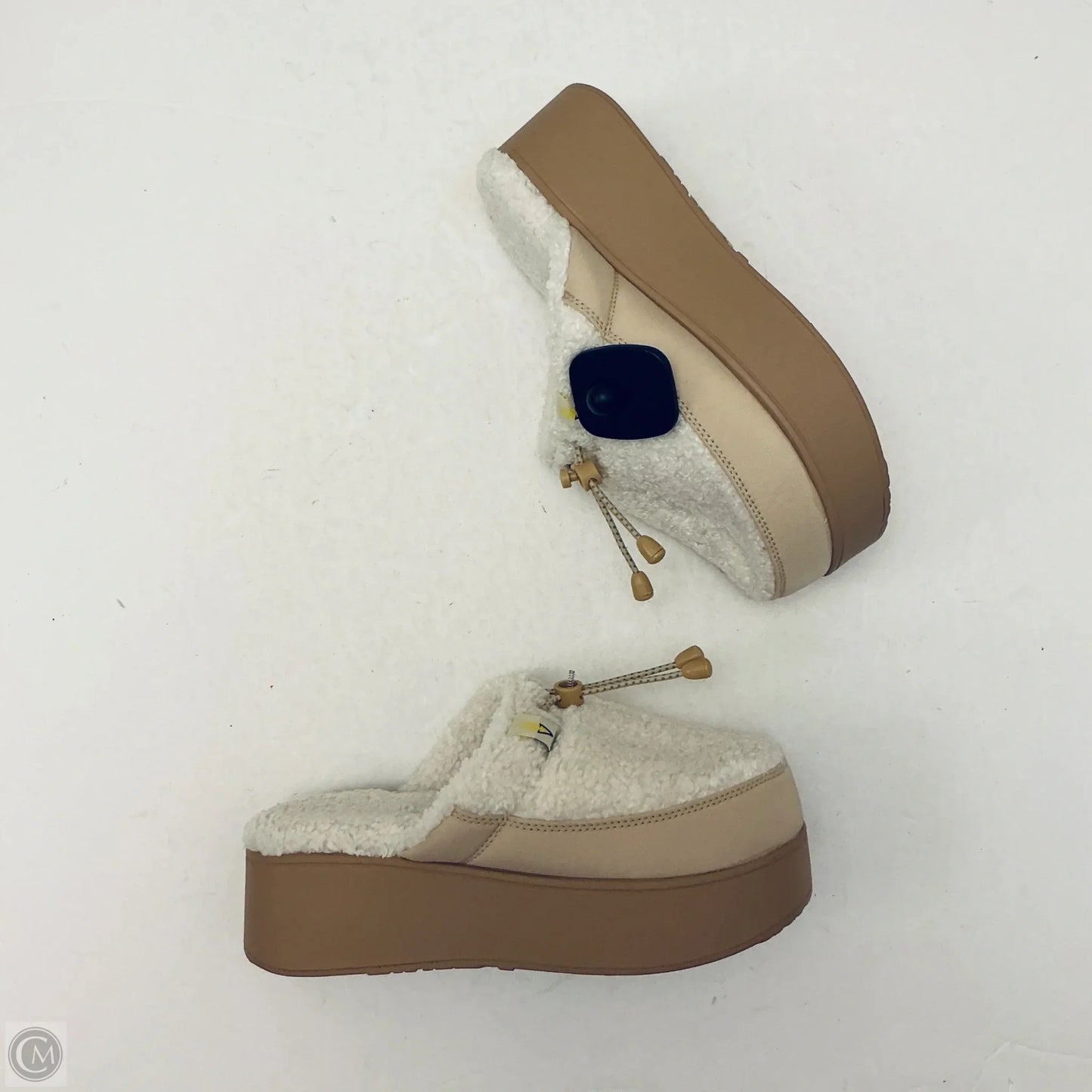 Shoes Heels Wedge By Volatile In White, Size: 6