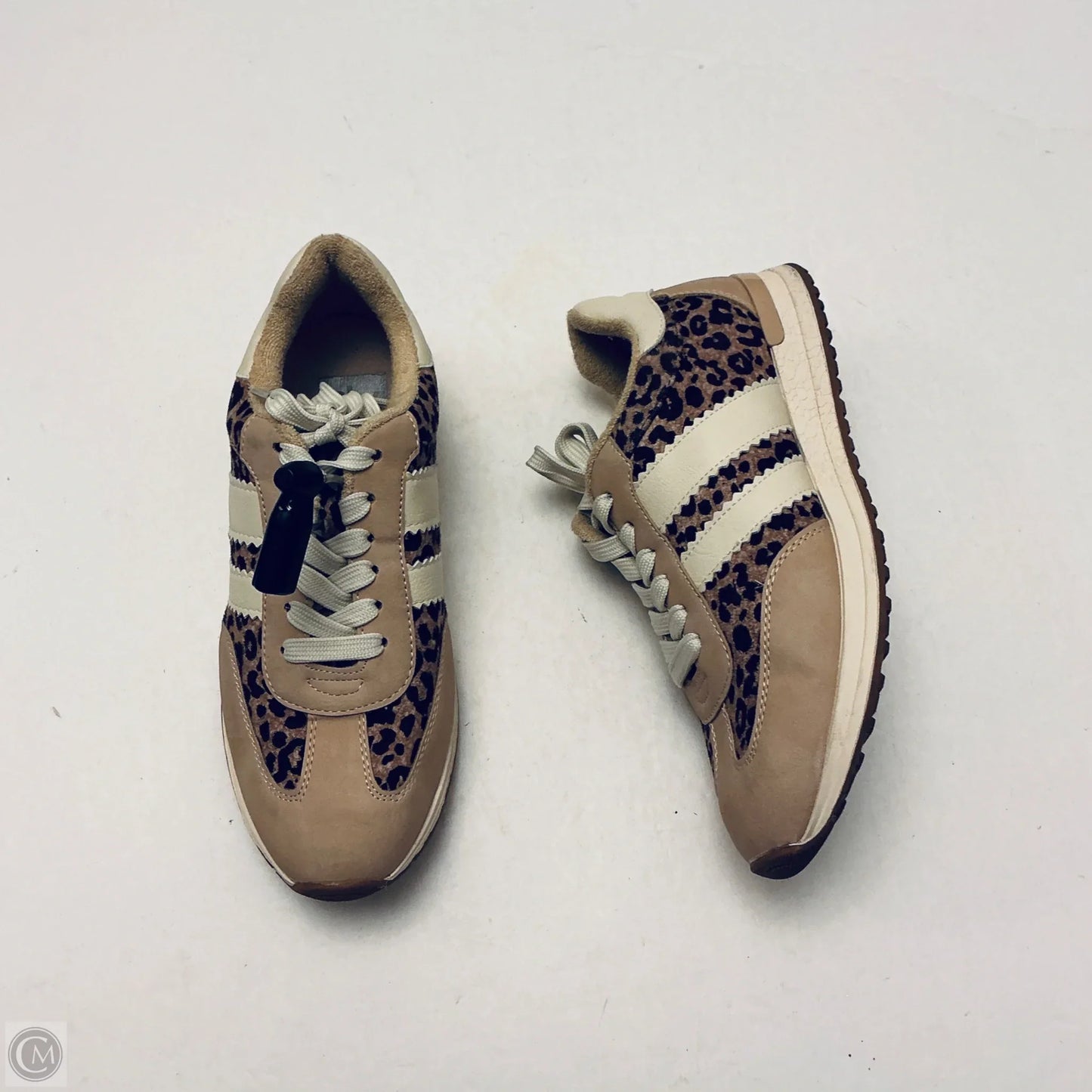 Shoes Sneakers By Dolce Vita In Animal print, Size: 7