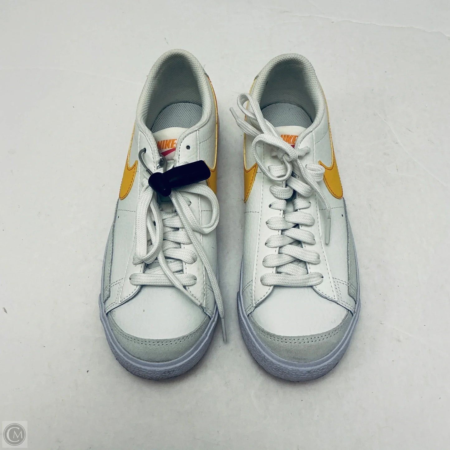 Shoes Sneakers By Nike In White, Size: 8.5