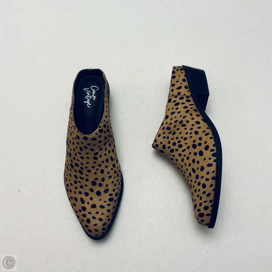 Shoes Flats By Crown Vintage In Animal Print, Size: 8
