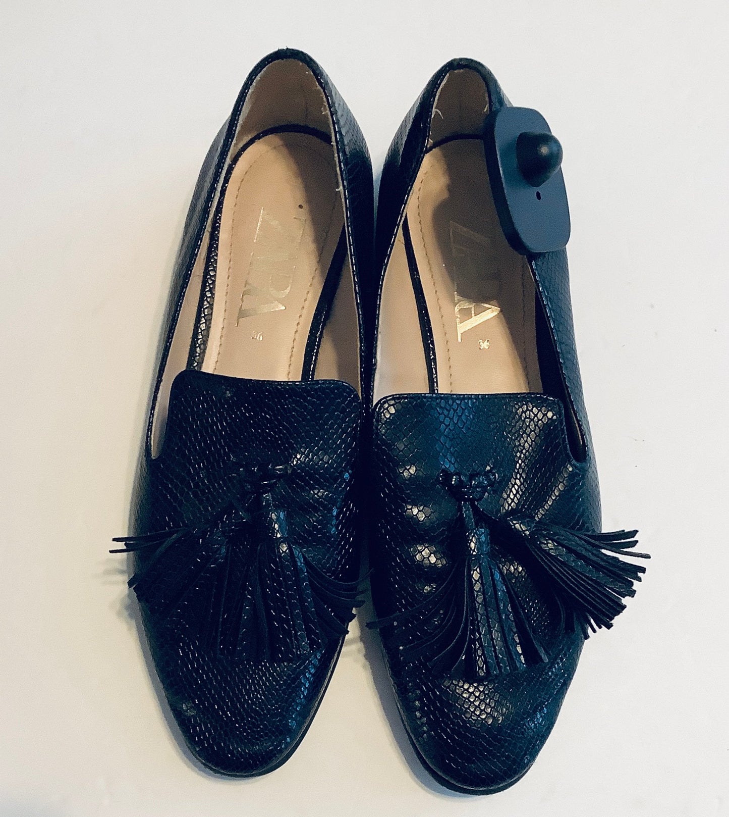 Shoes Flats By Zara In Black, Size: 6