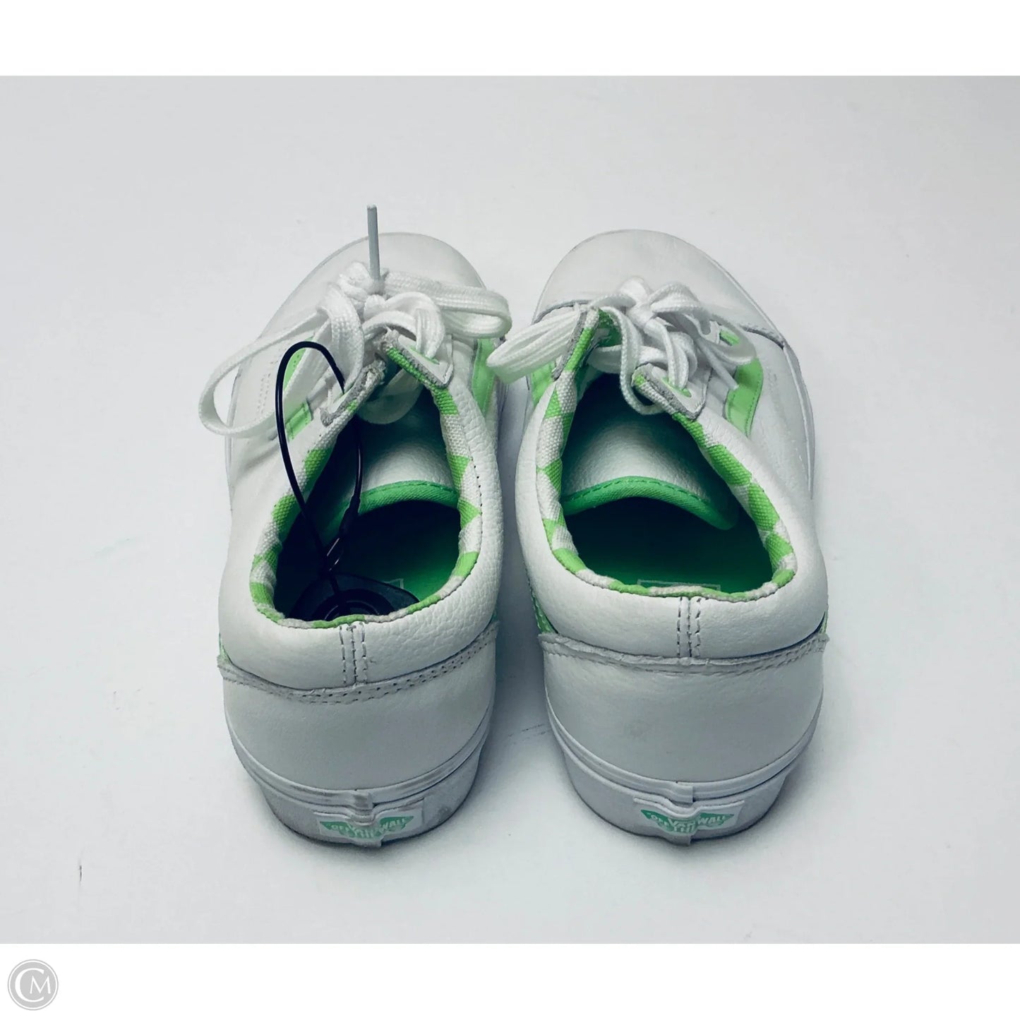 Shoes Sneakers By Vans In White, Size: 7