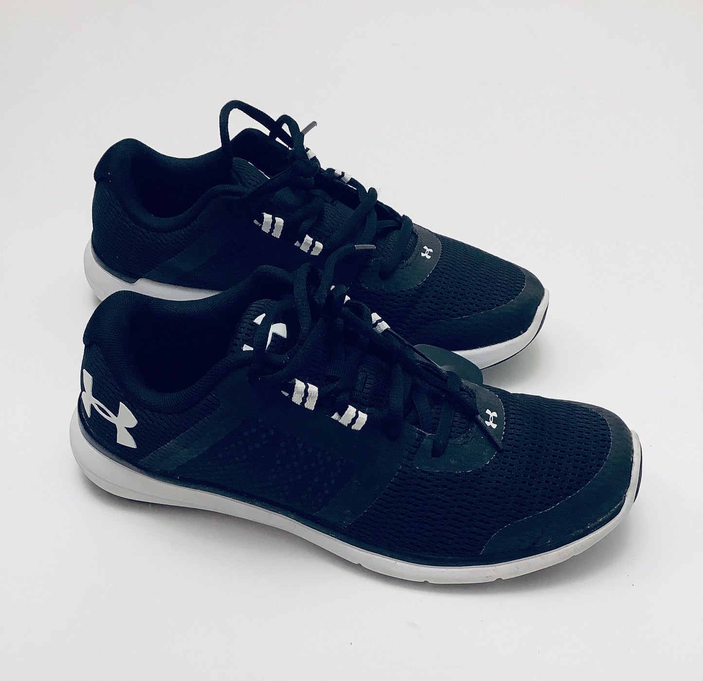 Shoes Athletic By Under Armour In Black & White, Size: 9.5