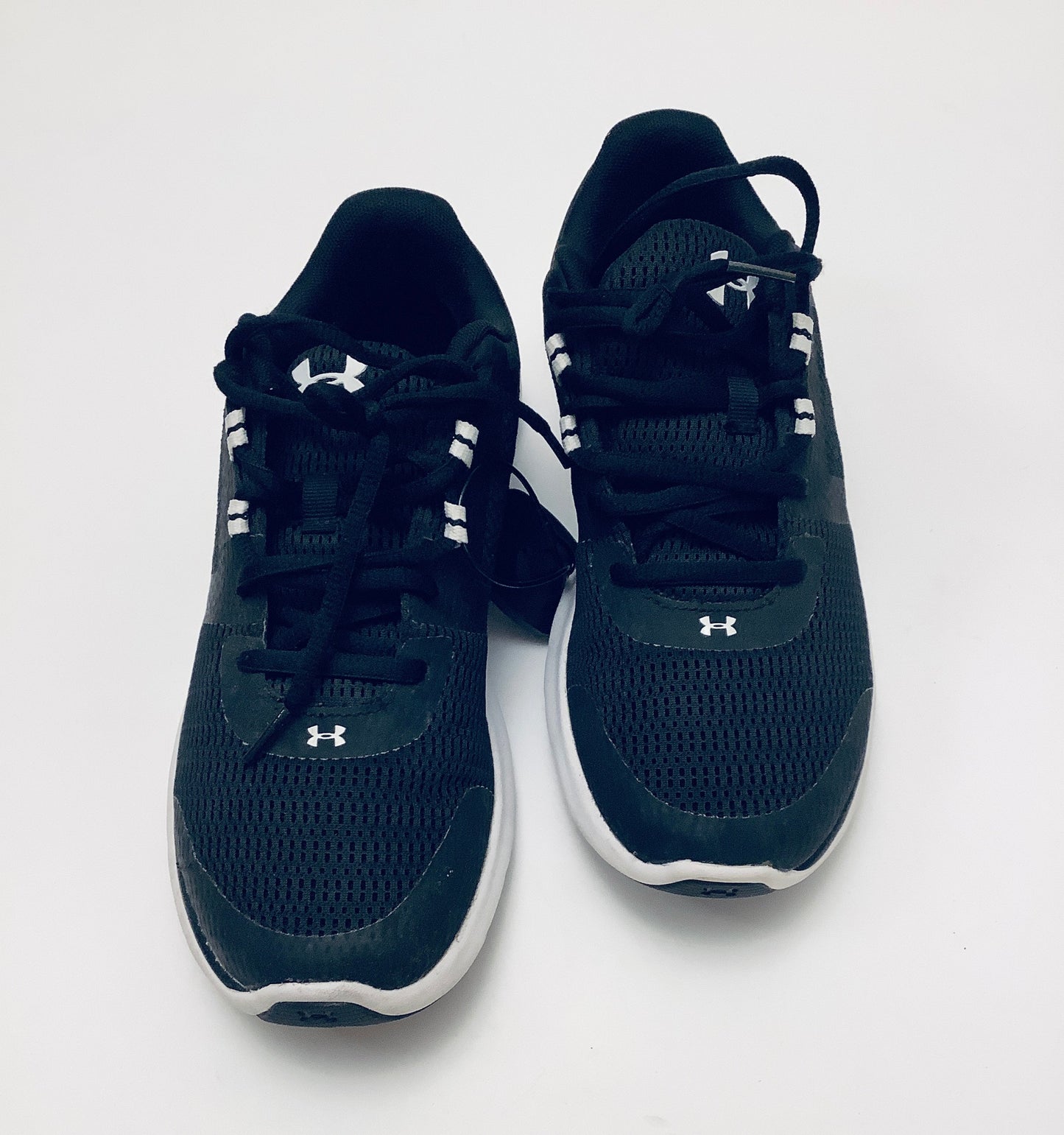 Shoes Athletic By Under Armour In Black & White, Size: 9.5