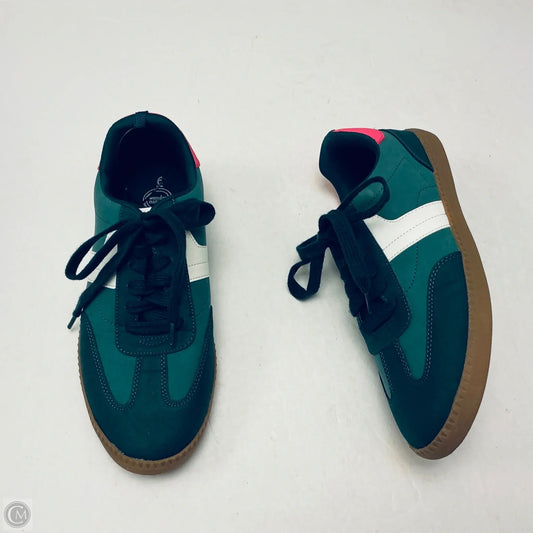 Shoes Sneakers By Cmf In Green, Size: 6