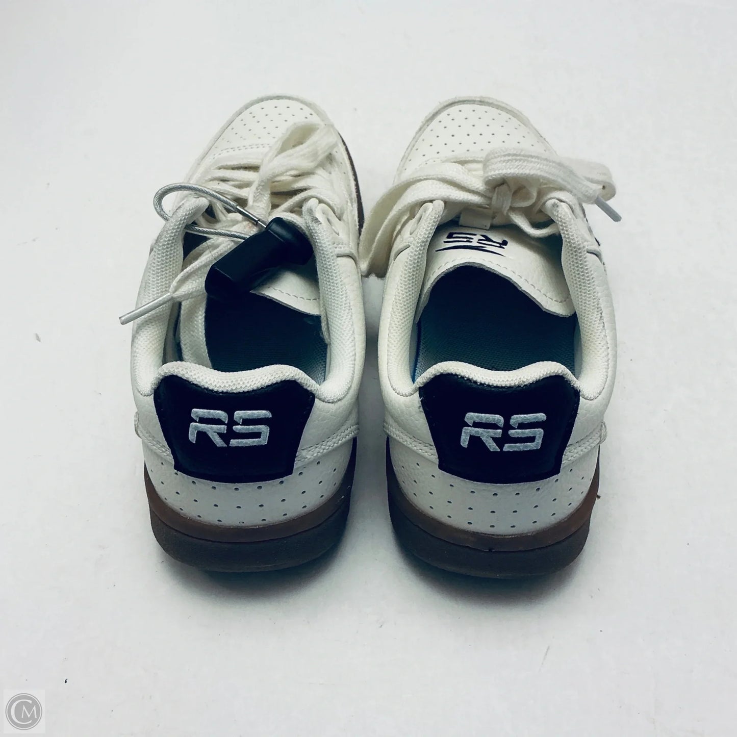Shoes Sneakers By Clothes Mentor In White, Size: 6