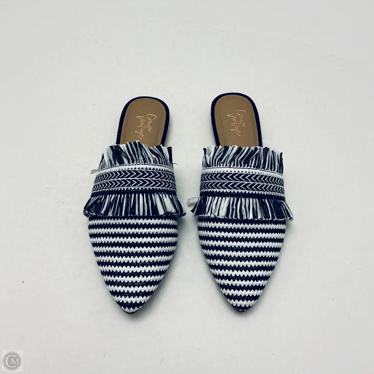 Shoes Flats By Crown Vintage In Black & White, Size: 8.5