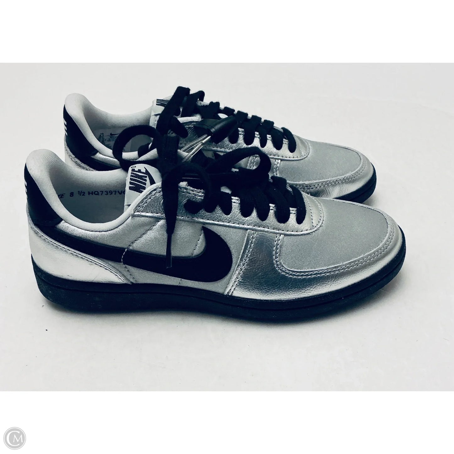 Shoes Sneakers By Nike In Silver, Size: 8.5