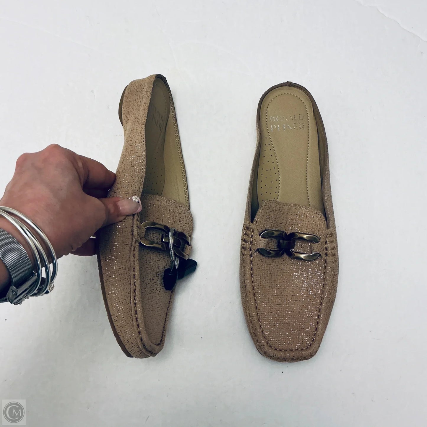 Shoes Flats By Donald Pliner In Beige, Size: 8.5