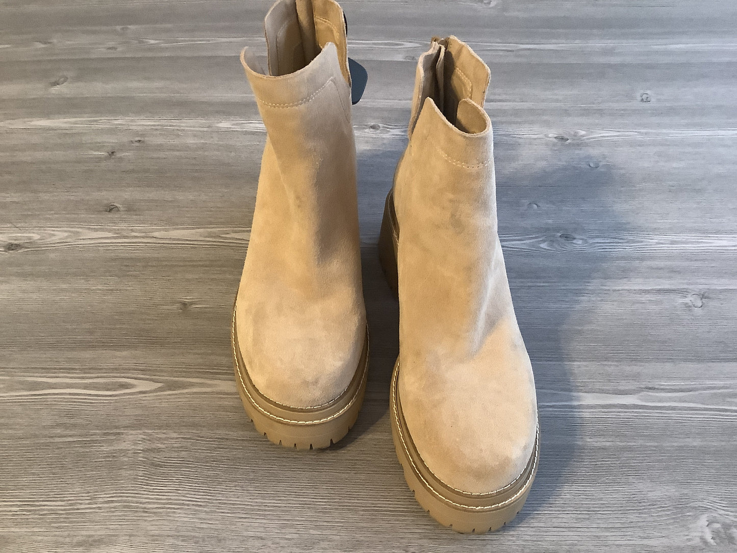 Beige Boots Ankle Flats Gianni Bini, Size 8