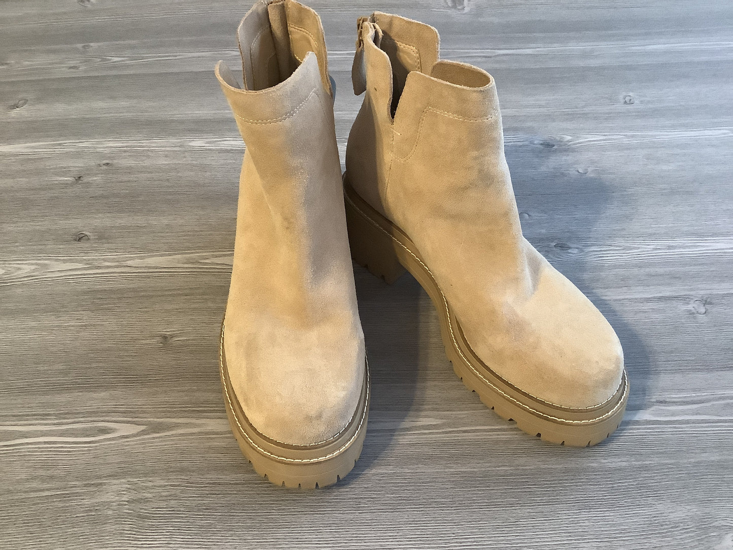 Beige Boots Ankle Flats Gianni Bini, Size 8