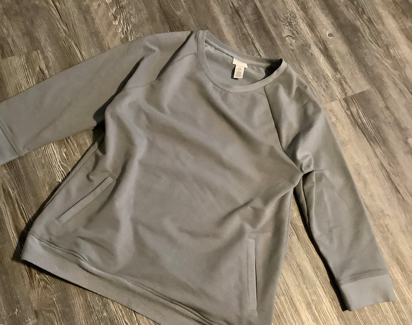 Sweatshirt Crewneck By Chicos In Grey, Size: Xs